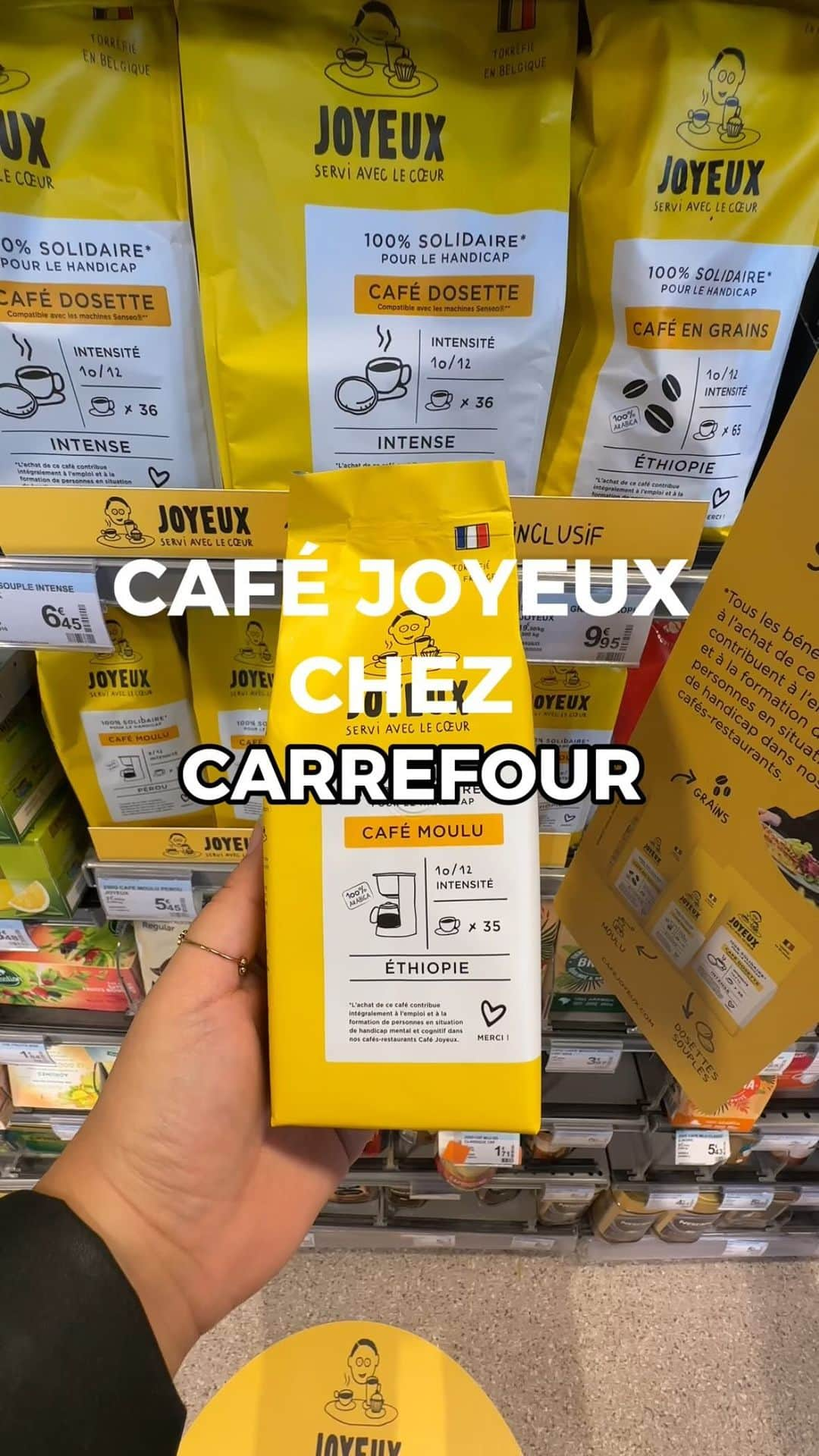 Carrefour Franceのインスタグラム：「Café Joyeux chez Carrefour c’est la promesse d’une inclusion accessible à tous 💛   En achetant l’une des quatre références présentes dès aujourd’hui dans nos rayons, vous nous aidez à soutenir le développement de la marque, les ventes permettant de financer l’ouverture de nouveaux Café Joyeux et de former de nouveaux équipiers en situation de handicap.   Nous sommes fiers d’être les premiers à commercialiser ces produits et ainsi contribuer à pérenniser Café Joyeux.」