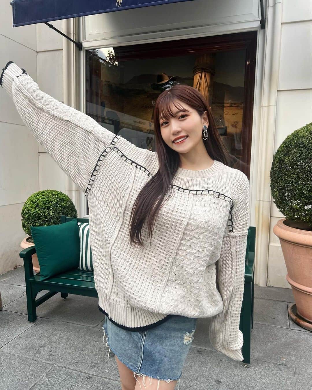 宇佐神星（きらり）さんのインスタグラム写真 - (宇佐神星（きらり）Instagram)「髪が秋色になったよ🍇🍇  今回もカラーは @kurtkashi さん！ いつもありがとうございます🫶🏻  トップスはアシメのデザインニットになってて、 大きめの配色ステッチが目を引くよ🧶  (@classicalelf_official / ivory / Lサイズ)」10月21日 22時18分 - kirari_usami