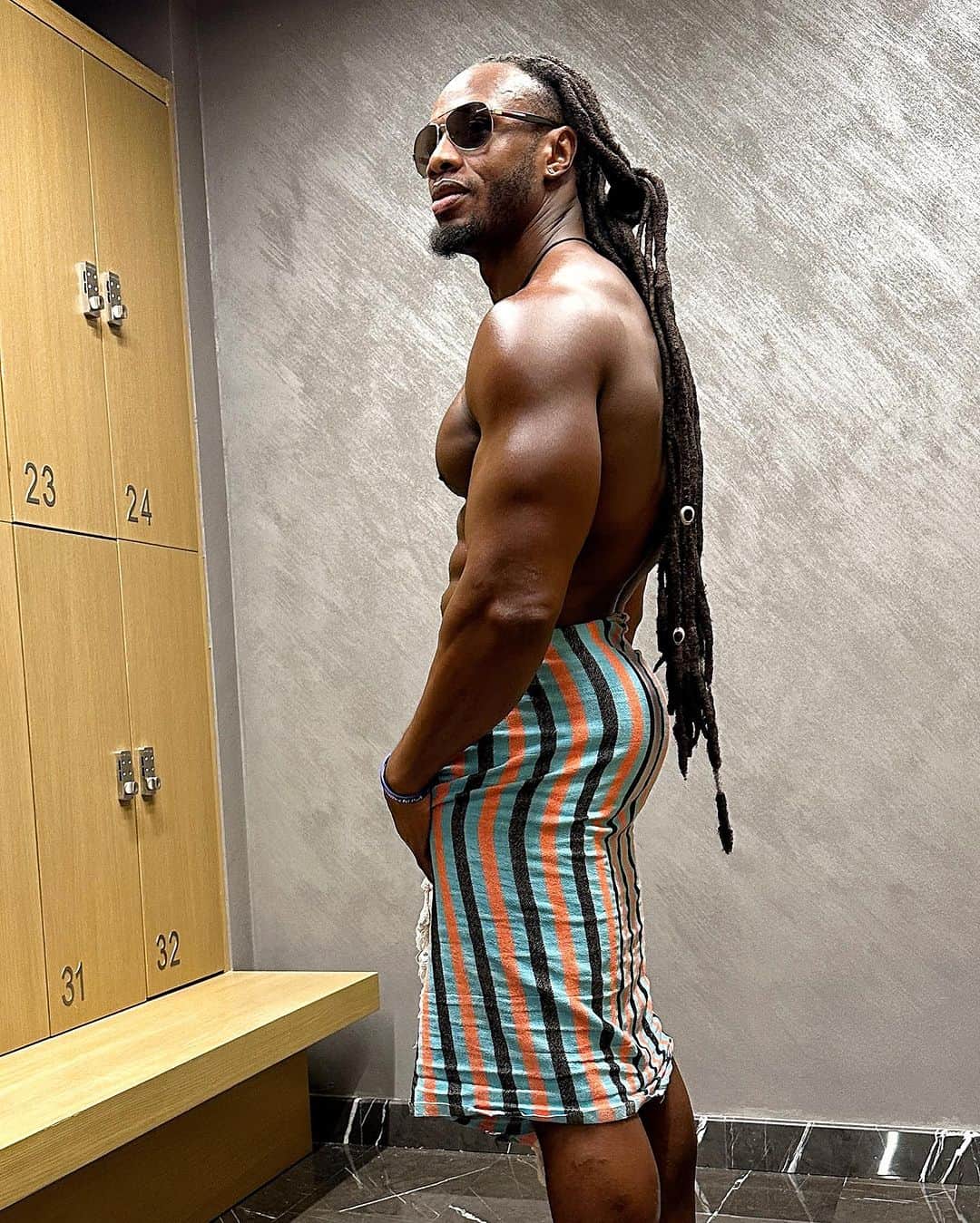 Ulissesworldさんのインスタグラム写真 - (UlissesworldInstagram)「Relaxation Mode 💪🏾 Weekend Vibes 💫 No Wahala. Stay positive and productive. Wishing everyone a wonderful weekend 🥂」10月21日 22時25分 - ulissesworld