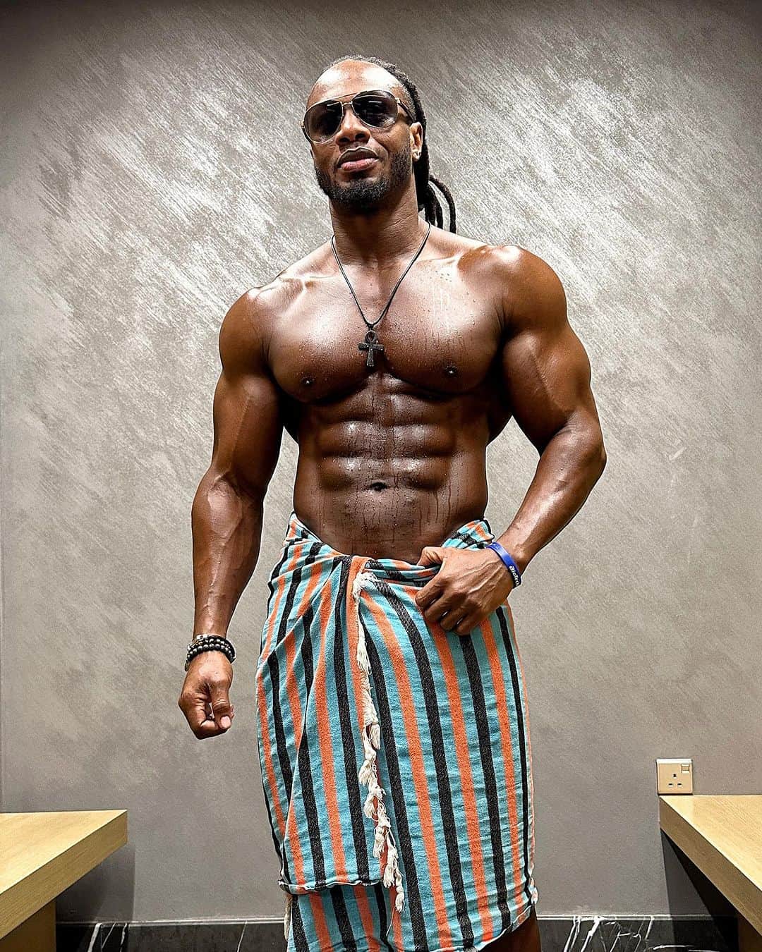 Ulissesworldさんのインスタグラム写真 - (UlissesworldInstagram)「Relaxation Mode 💪🏾 Weekend Vibes 💫 No Wahala. Stay positive and productive. Wishing everyone a wonderful weekend 🥂」10月21日 22時25分 - ulissesworld