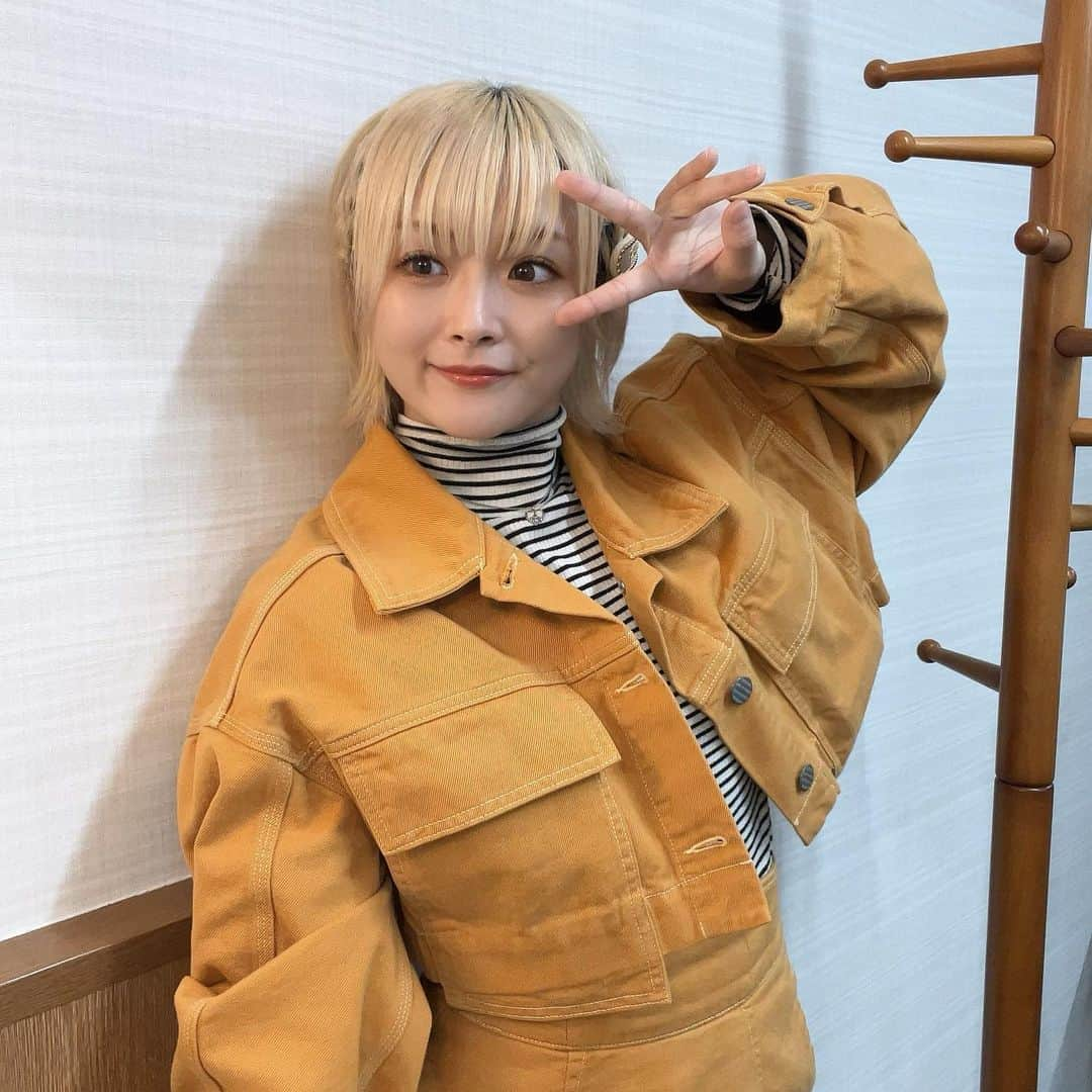 万喜なつみのインスタグラム：「目線外しシリーズ🌟  コスプレできなかったけど、 私服がパンプキンみたいだね🎃✨  だから...許してちょっ！！  #natsupoi #なつぽい #スターダム #stardom」