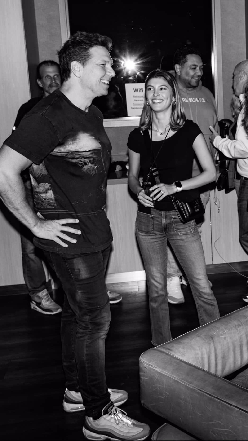 デイン・クックのインスタグラム：「Backstage at @tdgarden w/ my wife @kelsitaylorcook. Kelsi being there by my side was incredibly meaningful to me. She is my best friend, she’s so supportive and encouraging, she has a delicious sense of humor and she’s damn beautiful. We shared so many memories at @davechappelle’s sold out show he asked me to be a surprise guest on and when I came offstage to a roaring ovation she was the first person I wanted to see and hug / kiss and celebrate with. I love her and feel so blessed in this life. Thx to the always incredible @candytman for capturing this and so many photos for us.」