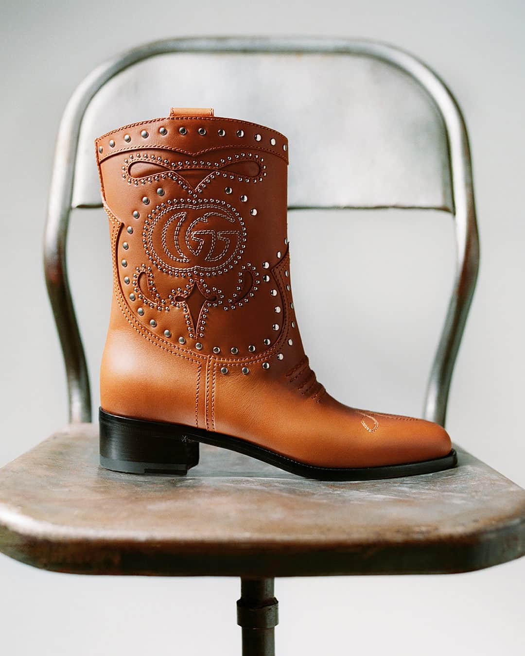ネッタポルテさんのインスタグラム写真 - (ネッタポルテInstagram)「JOIN THE RIDE: The 'Delma' @gucci crystal-embellished cowboy boots have just landed, be the first to style them.  Tap the link in bio to shop at #NETAPORTER.」10月21日 23時00分 - netaporter