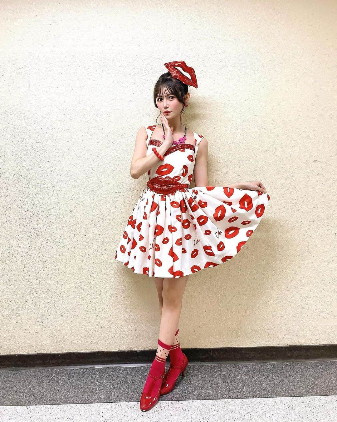 込山榛香さんのインスタグラム写真 - (込山榛香Instagram)「#AKB48武道館コンサート ありがとうございます🎤💕 ⁡ ⁡ ⁡ マジすか学園、野菜シスターズ、じゃんけん大会と 自由で楽しいAKB48満載なコンサートで すっごく楽しかったです✨ ⁡ 衣装も可愛過ぎて幸せ🥺 ⁡ ⁡ ⁡ 明日は武道館コンサート最終日！ 皆さん一緒に楽しみましょうね🫶 ⁡ ⁡ ⁡ ⁡ #AKB48 #idol #コンサート #live」10月21日 22時39分 - komiharu_official