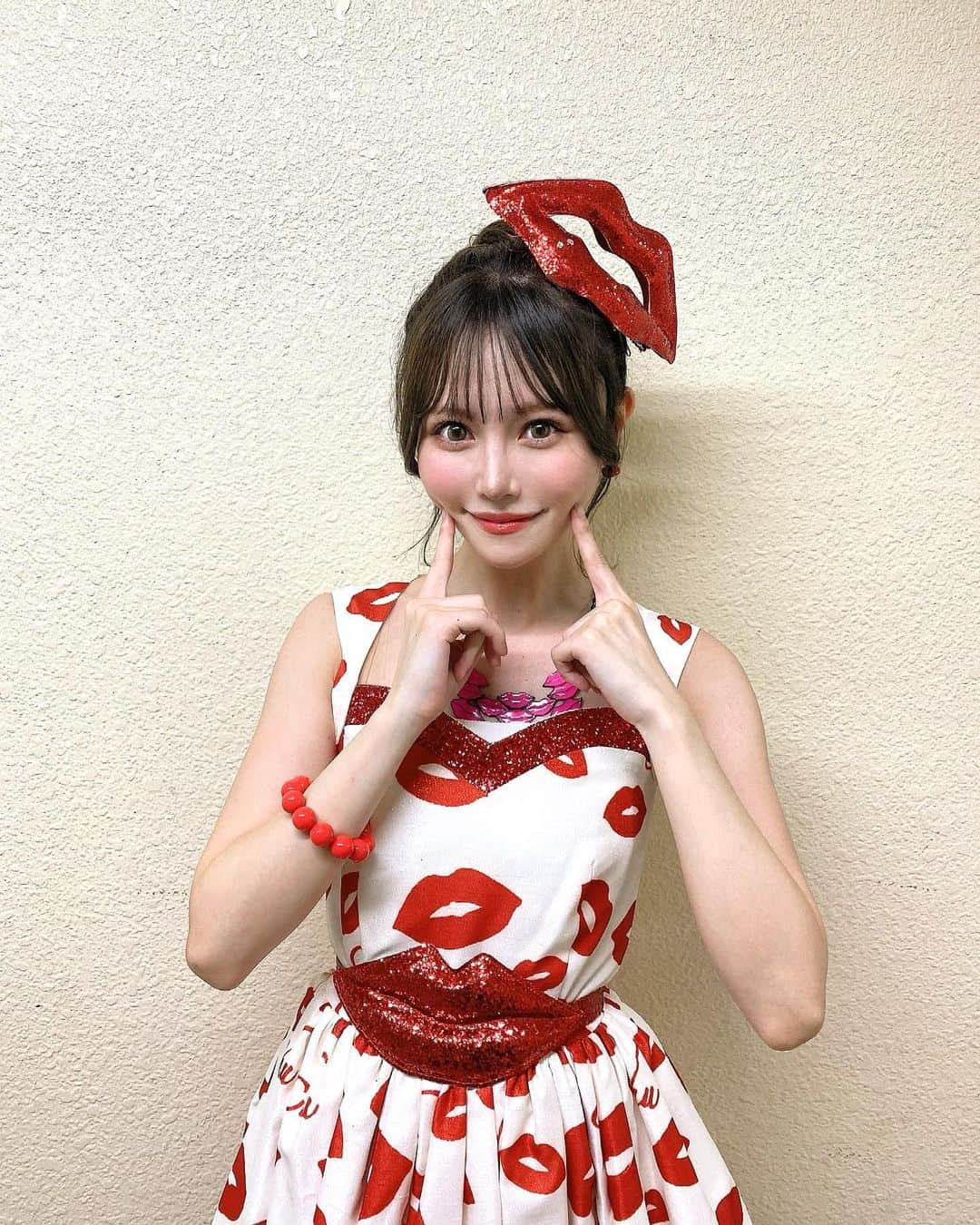 込山榛香さんのインスタグラム写真 - (込山榛香Instagram)「#AKB48武道館コンサート ありがとうございます🎤💕 ⁡ ⁡ ⁡ マジすか学園、野菜シスターズ、じゃんけん大会と 自由で楽しいAKB48満載なコンサートで すっごく楽しかったです✨ ⁡ 衣装も可愛過ぎて幸せ🥺 ⁡ ⁡ ⁡ 明日は武道館コンサート最終日！ 皆さん一緒に楽しみましょうね🫶 ⁡ ⁡ ⁡ ⁡ #AKB48 #idol #コンサート #live」10月21日 22時39分 - komiharu_official