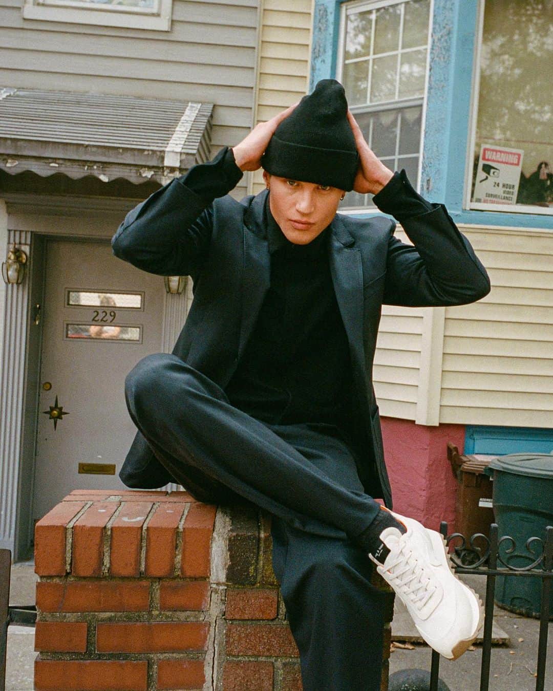 ラグ&ボーンのインスタグラム：「A WORD FROM OUR DESIGNERS.   “The simplicity of the Shift Wool Twill Blazer makes it a must-have for your closet, you can wear it as a full suit or use it to elevate a denim look."」