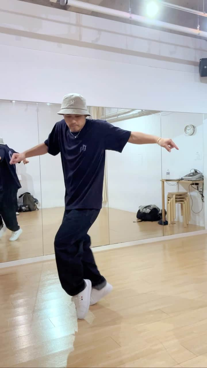 落合将人のインスタグラム：「歩く練習   #dance #walk #slide」