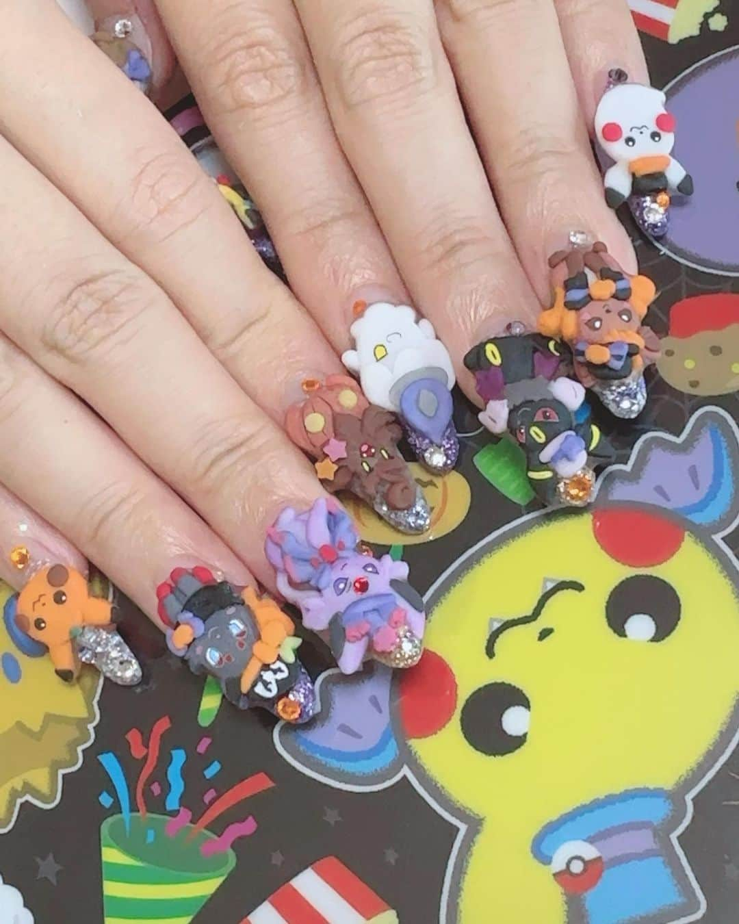 香織さんのインスタグラム写真 - (香織Instagram)「ポケモンハロウィン🎃👻✨ 可愛すぎ❤️  #nail#pokemon#pikachu#ポケモンネイル#ポケモンカード#キャラクターネイル#キャラネイル#大阪ネイルサロン#岸和田ネイルサロン#スカルプ#ハロウィン#ハロウィンネイル#halloween#halloweennails」10月21日 22時42分 - kaorin47