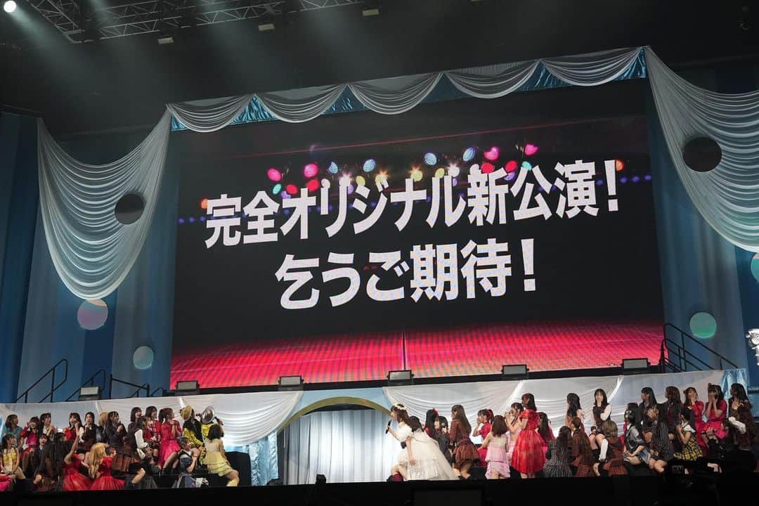 AKB48 Officialさんのインスタグラム写真 - (AKB48 OfficialInstagram)「. ｡*⑅୨୧┈┈┈┈┈┈┈┈┈୨୧⑅*｡ ⁡ ⳻ #AKB48武道館 コンサート⳺ 劇場公演曲リクアワの2️⃣日目🎪🎤 ありがとうございました❕👗 ⁡ TOP3は 1位「夜風の仕業」🌬️🫧 2位「誕生日の夜」🧁🩵 3位「She’s gone」💃♥️ という結果に！  昨日卒業を発表した  #柏木由紀 のソロ曲が見事1位となりました👑🌸🌸  そして... 2023年12月8日(金)から❣️ AKB48劇場16人公演の復活＆ 約7年ぶり！秋元 康氏プロデュースの新公演実施が サプライズ発表されました🤍🏹 ̖́- ⁡ 明日はいよいよ最終日🥺💧 新生 #AKB48 の"今"が詰まったコンサートで みなさんのお越しをお待ちしています.｡o(♡) ⁡ コンサートのアーカイブはこちら📎🎀 https://bit.ly/3PSf41P  ｡*⑅୨୧┈┈┈┈┈┈┈┈┈୨୧⑅*｡」10月21日 22時43分 - akb48
