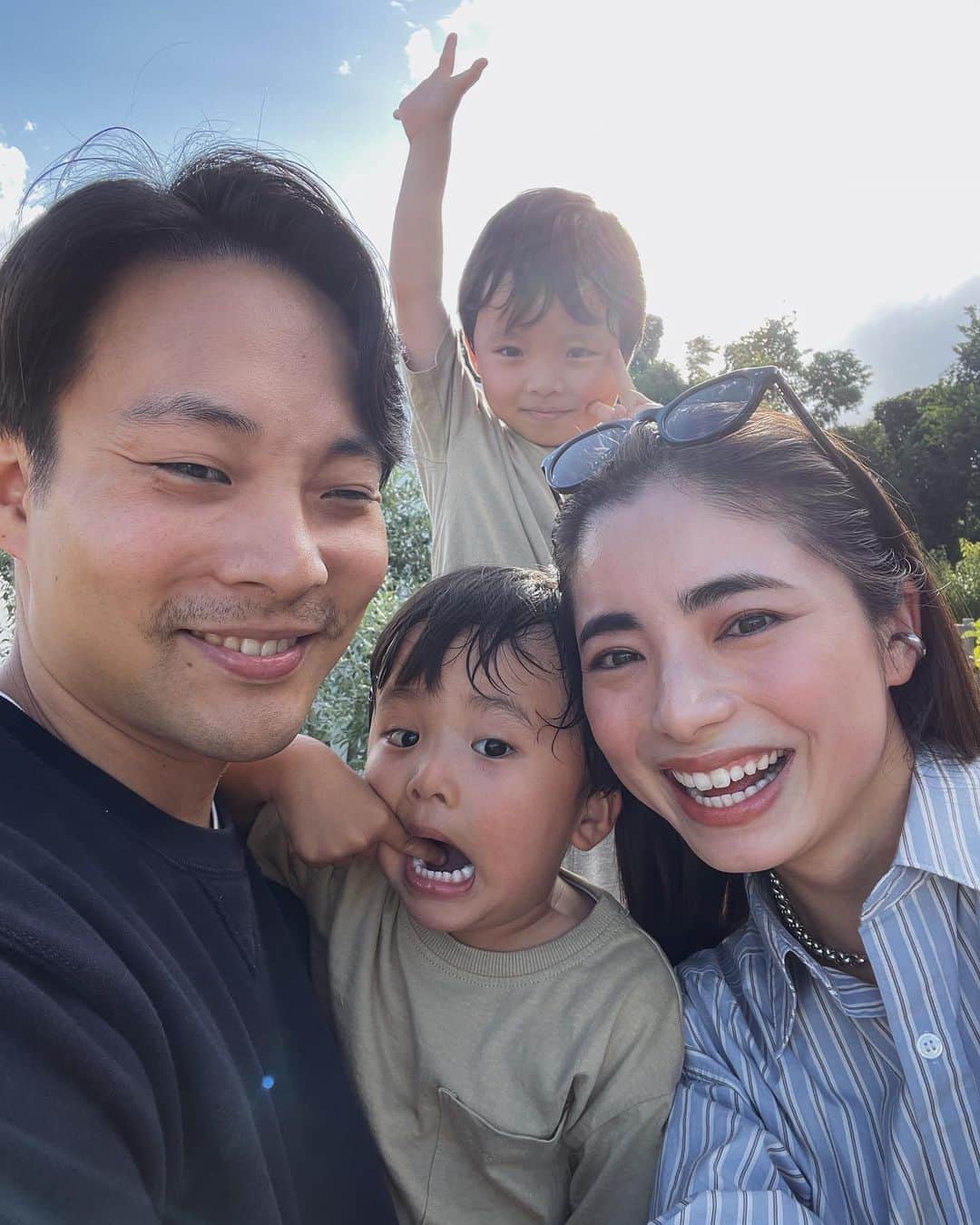 Yuki Ide | 井手 祐来さんのインスタグラム写真 - (Yuki Ide | 井手 祐来Instagram)「夜はキャンプファイヤーもあって 自分でマシュマロも焼いて楽しめた 長男くんはキャンプでマシュマロを焼くのがずっとしたかったみたいで スーパーでマシュマロ買っていったけど、ちゃんと用意してあったから使いませんでした🥹笑 外で飲む朝のコーヒーは最高だったな☕️」10月21日 22時44分 - yukikokubu