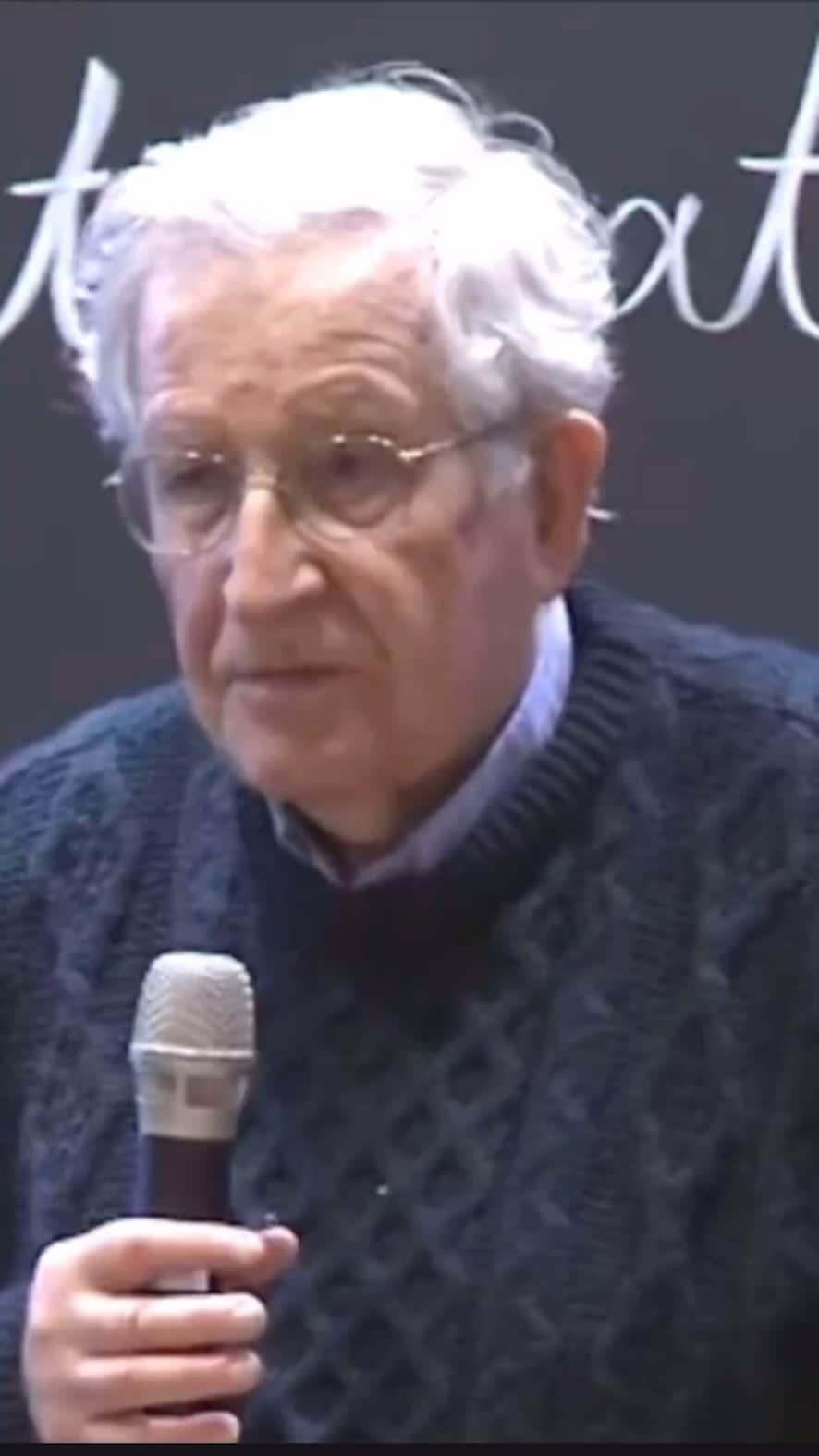 エブロ・ダーデンのインスタグラム：「Noam Chomsky …. The sad and frustrating truth. Is he lying?」