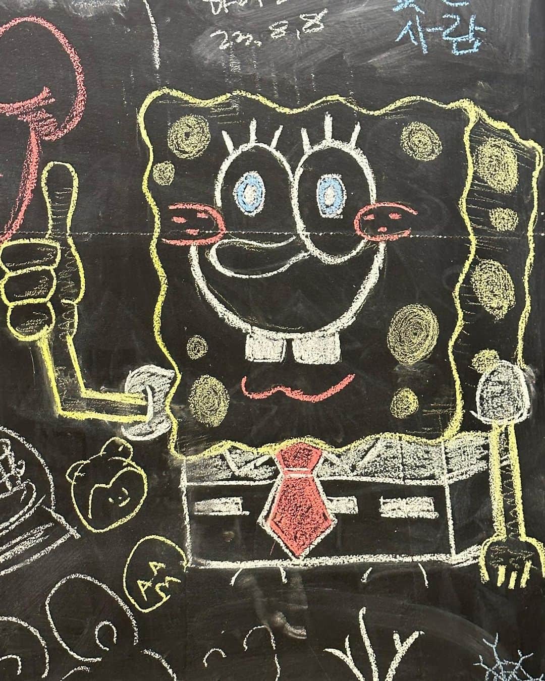 カラムのインスタグラム：「🧽🧽🧽 네모네모 스폰지밥」