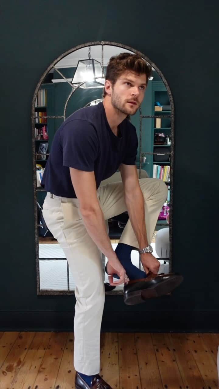 ジム・チャップマンのインスタグラム：「Rate it out of 10 T-shirt @sunspelclothing  Trousers @kitblake_trousers (I have these in 5 colours, that’s how much I like them!) Loafers @russellandbromley (gifted) Fragrance @diptyque (Doson) Sunglasses @persol」
