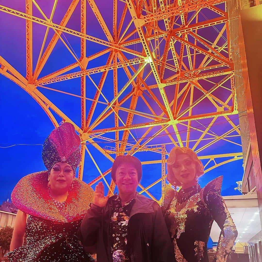 河崎実さんのインスタグラム写真 - (河崎実Instagram)「東京タワー開業65周年記念！　ハーフムーンの天空に「東京のうた」の魂がライトアップする音楽会に行ってきました。トリの純さんしっかり電エースカオスの宣伝やってくれて嬉しかったです。  #コモエスタ八重樫 #野宮真貴 #サエキけんぞう #湯山玲子 #タブレット純 #マダムレジーヌ #ジャスミン」10月21日 22時48分 - kawasakiminoru