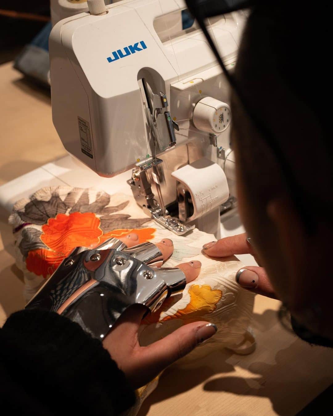uniqlousaのインスタグラム：「TODAY is World Repair Day! Celebrate at our RE.UNIQLO Studios today Saturday, October 21!   We will offer free repairs for your loved UNIQLO items all day, including free one-of-a-kind patches made from vintage Japanese Kimonos*. Patches will be available for the first 50 customers, so come early! You can add them to a new or pre-owned UNIQLO item of your choice. Let’s celebrate together!  📍RE.UNIQLO locations:  State St, Chicago Beverly Center, LA Disney Springs, Orlando SoHo, NY 5th Ave, NY    *While supplies last. Please make sure your items are washed, cleaned, and stain-free before handing them off for repair.  While we look forward to offering our services to everybody, we still reserve the right to reject certain items if we judge the items are not in clean, safe, and repairable condition.  #Uniqlo #Uniqlousa」