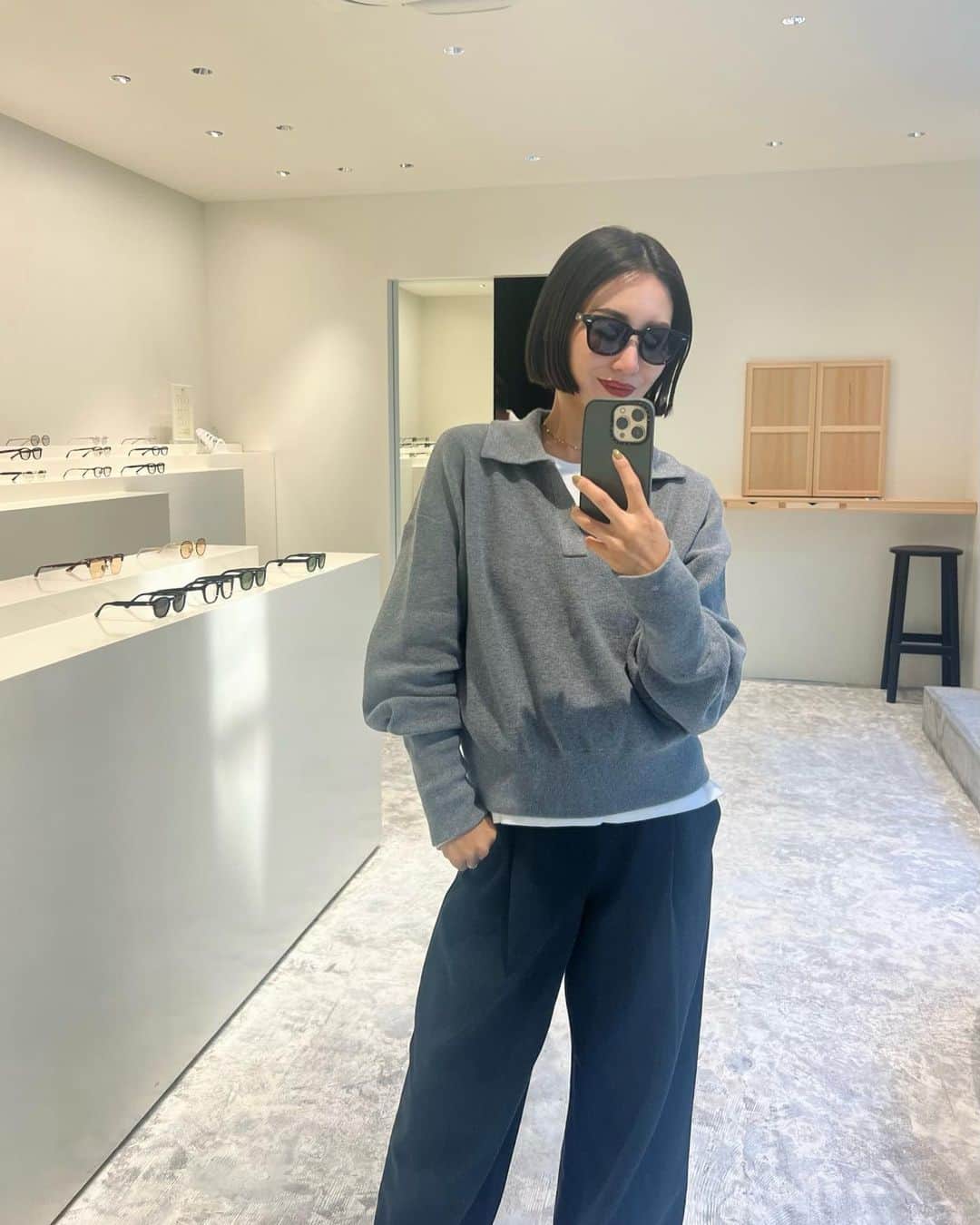 Ayaさんのインスタグラム写真 - (AyaInstagram)「new🕶🤍 @nochinooptical   日本人の顔に合ったズレないメガネ👓 こんなにフィットしたのは初めてで感動🥹 そして軽い！！！ 最後に調整もしてもらった😍 沢山もう毎日使う🕶  紫外線を浴びるとレンズカラーが変化する #調光レンズ もすごい！お洒落✨動画みてね！  #サングラス#ノチノオプティカル#nochinooptical #メガネ#ママコーデ#ママファッション#outfit」10月21日 22時49分 - aya__fit