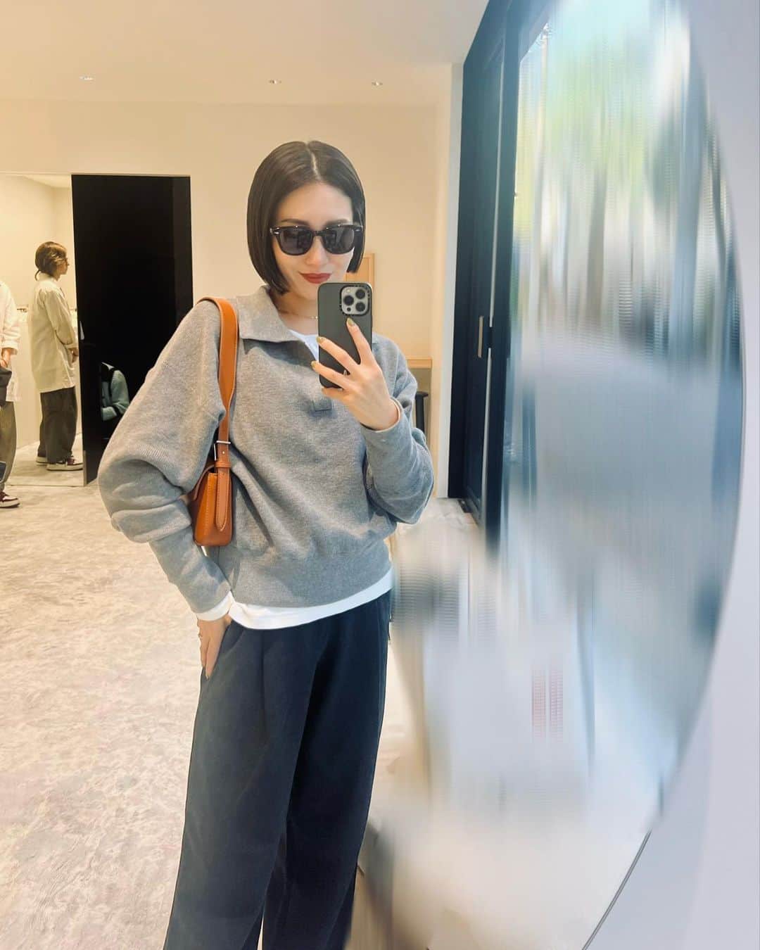 Ayaさんのインスタグラム写真 - (AyaInstagram)「new🕶🤍 @nochinooptical   日本人の顔に合ったズレないメガネ👓 こんなにフィットしたのは初めてで感動🥹 そして軽い！！！ 最後に調整もしてもらった😍 沢山もう毎日使う🕶  紫外線を浴びるとレンズカラーが変化する #調光レンズ もすごい！お洒落✨動画みてね！  #サングラス#ノチノオプティカル#nochinooptical #メガネ#ママコーデ#ママファッション#outfit」10月21日 22時49分 - aya__fit