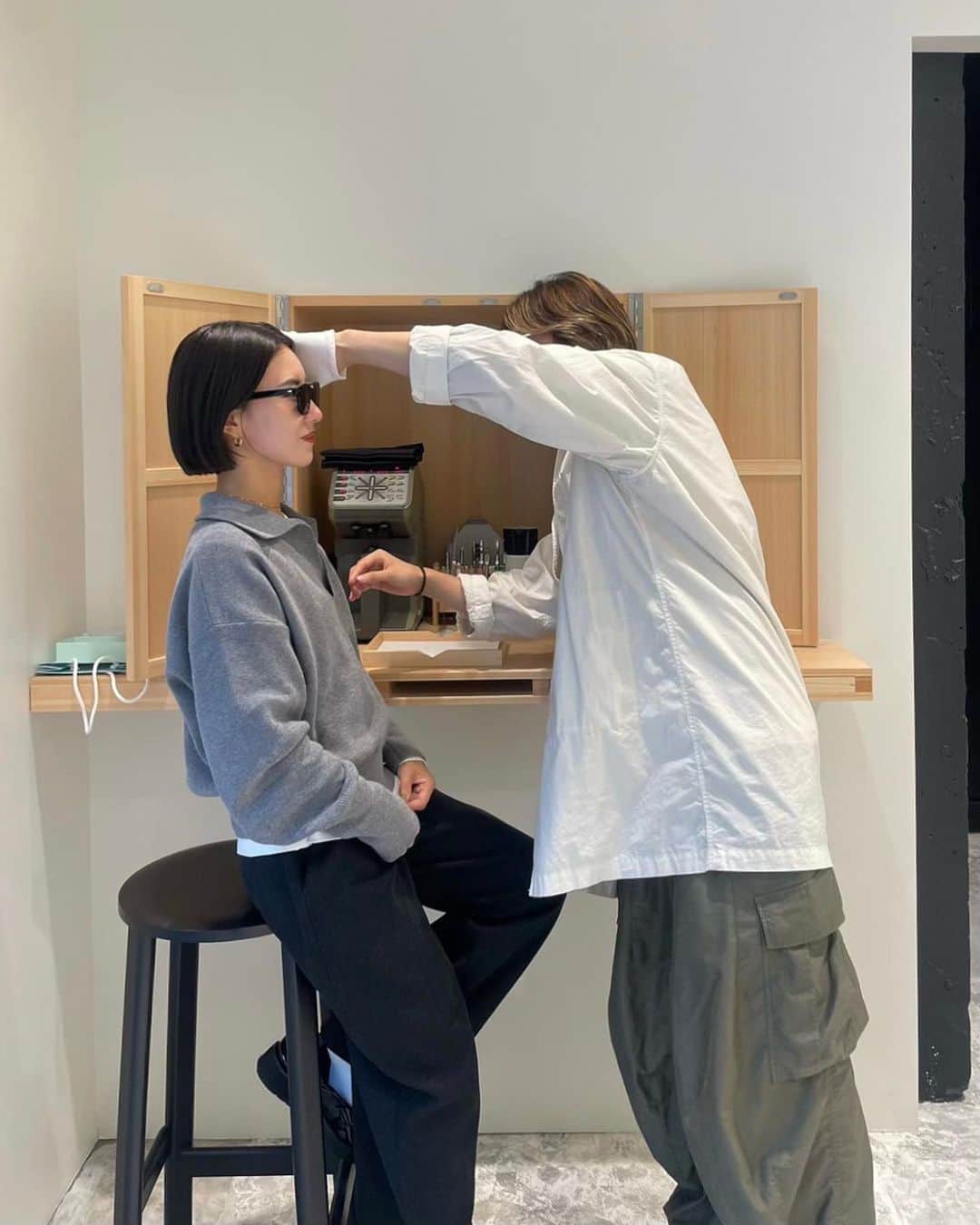 Ayaさんのインスタグラム写真 - (AyaInstagram)「new🕶🤍 @nochinooptical   日本人の顔に合ったズレないメガネ👓 こんなにフィットしたのは初めてで感動🥹 そして軽い！！！ 最後に調整もしてもらった😍 沢山もう毎日使う🕶  紫外線を浴びるとレンズカラーが変化する #調光レンズ もすごい！お洒落✨動画みてね！  #サングラス#ノチノオプティカル#nochinooptical #メガネ#ママコーデ#ママファッション#outfit」10月21日 22時49分 - aya__fit