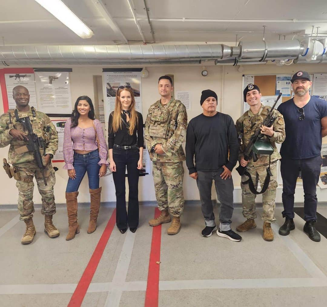 ダービー・スタンチフィールドのインスタグラム：「Huge honor traveling Europe on a Goodwill Military Tour 🇺🇸 with the delightful  @pauladelstein @tiyabird @realraymondcruz  via #armedforcesentertainment to thank our military men & women for their service!  I learned so much and am so grateful for the experience! 🇺🇸」