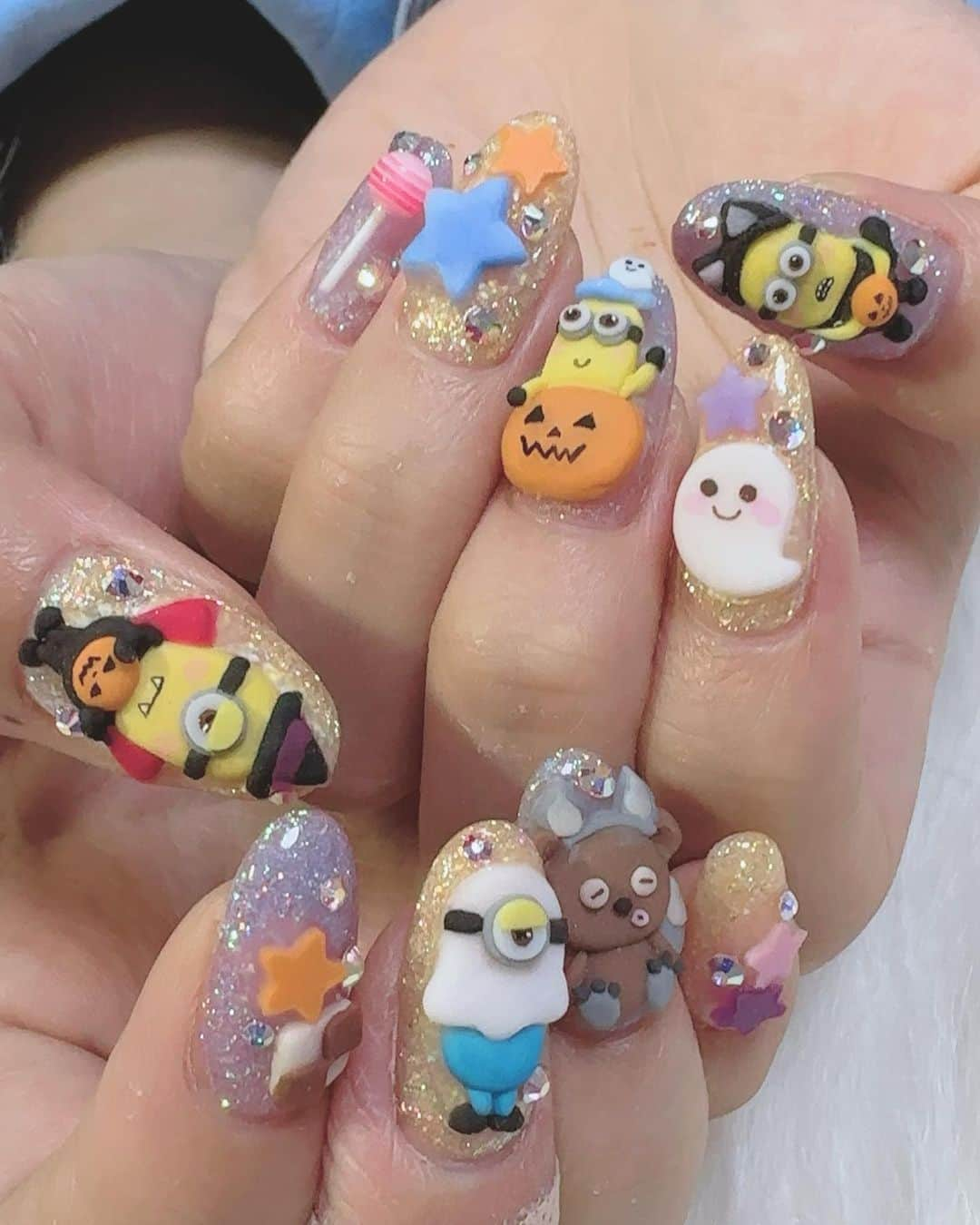 香織のインスタグラム：「ミニオン🍌ハロウィン🎃👻  #nail#ハロウィンネイル#ユニバネイル#ミニオン#ミニオンネイル#キャラネイル#大阪ネイルサロン#岸和田ネイルサロン」