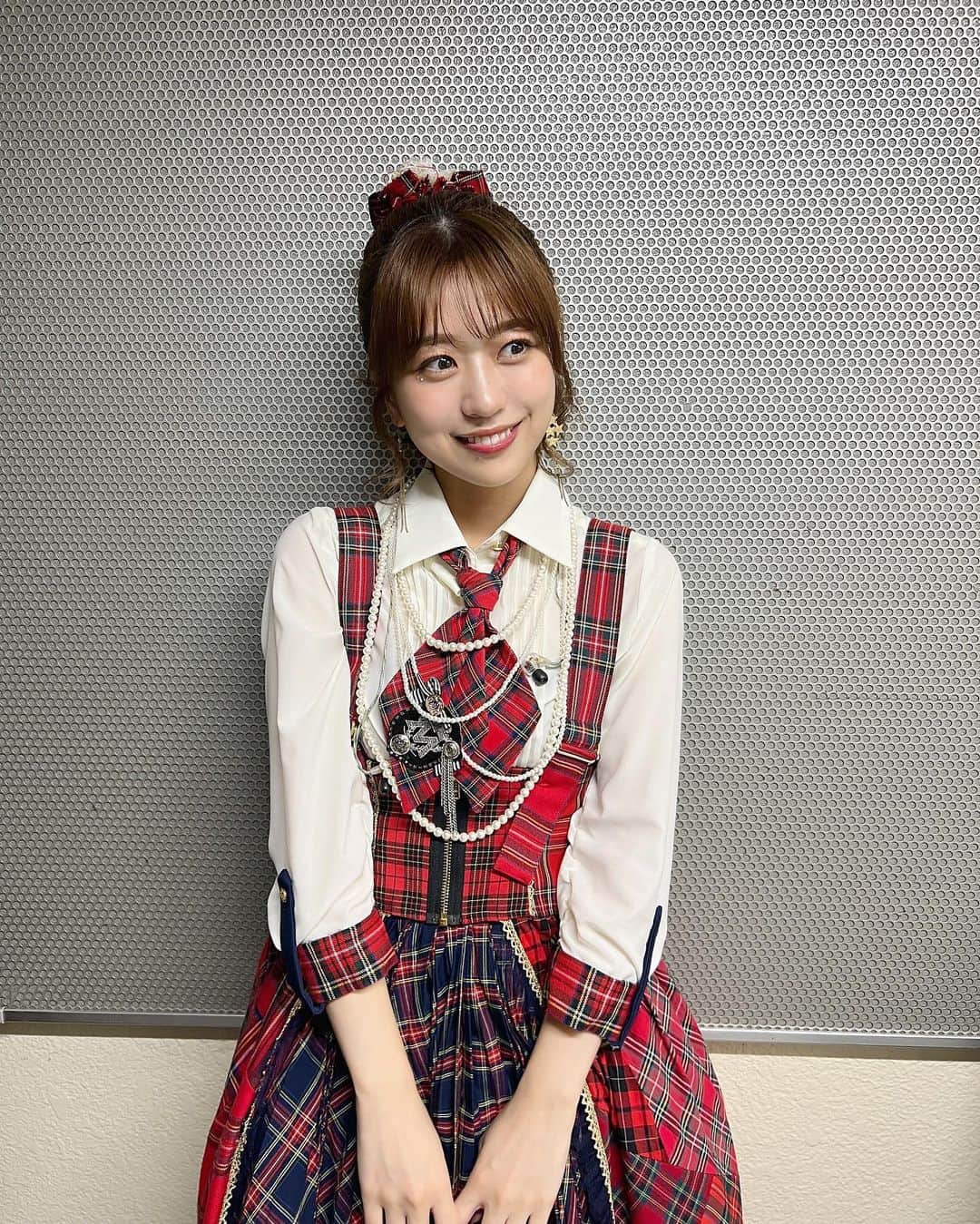 篠崎彩奈さんのインスタグラム写真 - (篠崎彩奈Instagram)「#AKB武道館コンサート 明日はついに最終日☺︎  大きな会場で歌って踊れることに 感謝の気持ちを持って頑張ります！  たくさん可愛い衣装きれて 幸せな三日間🥰🤍  #akb48 #akb衣装」10月21日 22時56分 - ayana.s_official