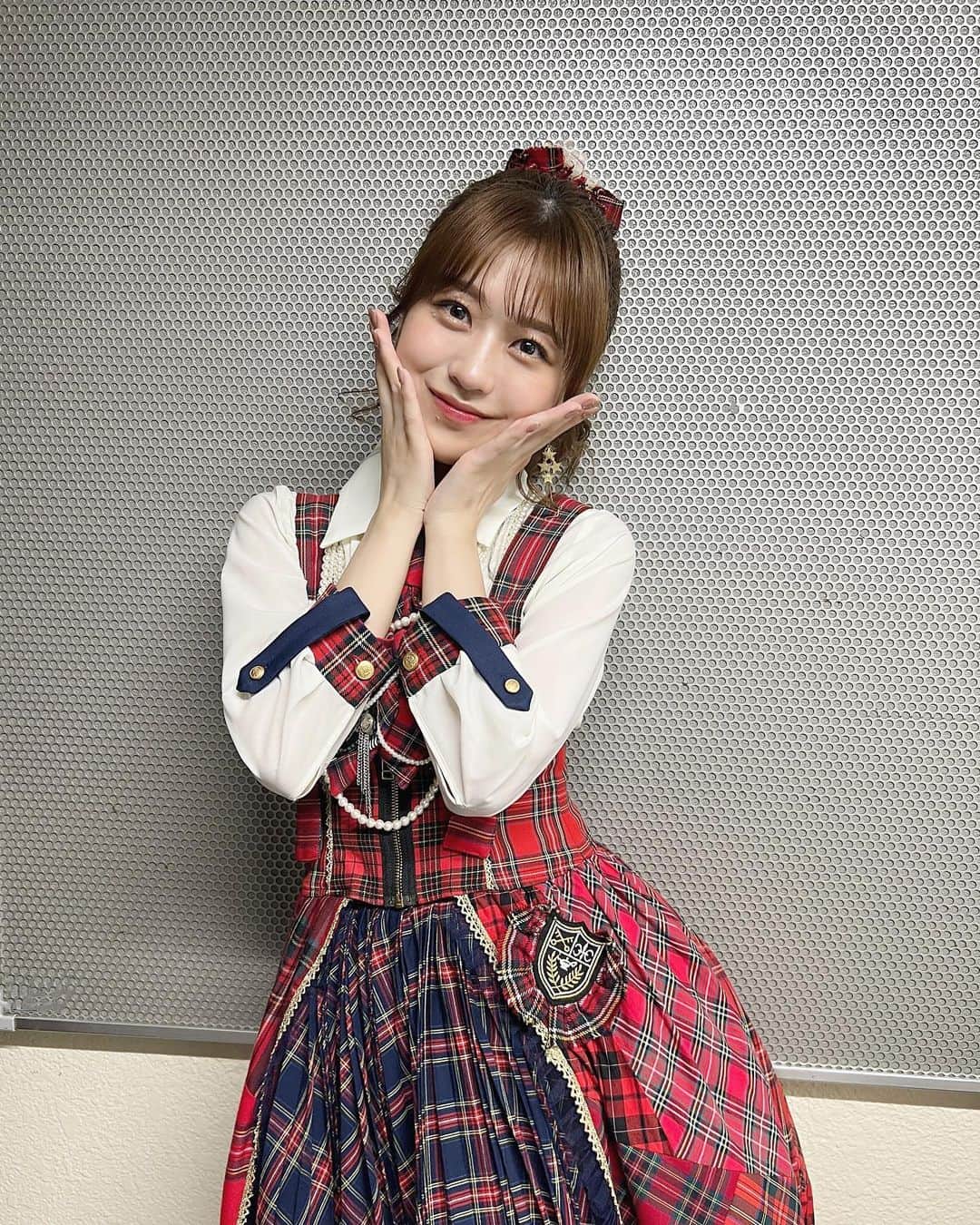 篠崎彩奈さんのインスタグラム写真 - (篠崎彩奈Instagram)「#AKB武道館コンサート 明日はついに最終日☺︎  大きな会場で歌って踊れることに 感謝の気持ちを持って頑張ります！  たくさん可愛い衣装きれて 幸せな三日間🥰🤍  #akb48 #akb衣装」10月21日 22時56分 - ayana.s_official