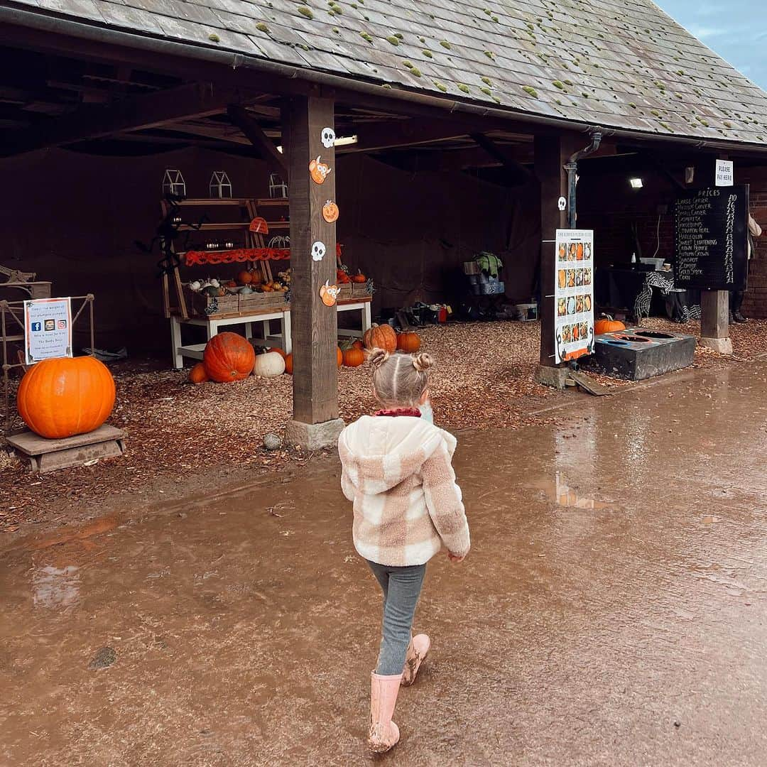 シェール・ロイドさんのインスタグラム写真 - (シェール・ロイドInstagram)「🎃 Pumpkin picking with my favourite people in the world ♥️」10月21日 22時57分 - cherlloyd