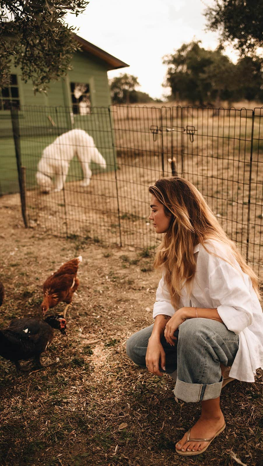 シェイナ・テイラーのインスタグラム：「We become truly unstoppable when we prioritize self-care and self-love. It’s not about being selfish; it’s about self-preservation. In a world that often demands our attention and pulls us in countless directions, it’s easy to forget the one person who truly deserves our unwavering focus: ourselves. 🌟   Here’s the thing: when you dedicate time to nourishing your mind, body, and spirit, incredible transformations happen. You start to understand your worth and embrace your uniqueness. The noise of self-doubt and external pressures begins to fade away. You find the strength to pursue your passions and dreams because you recognize your own value.   Focusing on yourself isn’t an act of vanity; it’s an act of empowerment. When you prioritize your well-being, it radiates in every aspect of your life. You become more confident, resilient, and better equipped to handle challenges. The energy you invest in self-improvement pays you back tenfold in personal growth and fulfillment.   So, today, grant yourself the gift of your own attention. Rediscover your dreams, validate your worth, and harness your true potential. When you wholeheartedly focus on you, you become an unstoppable force capable of conquering any obstacle life throws your way. 💫」