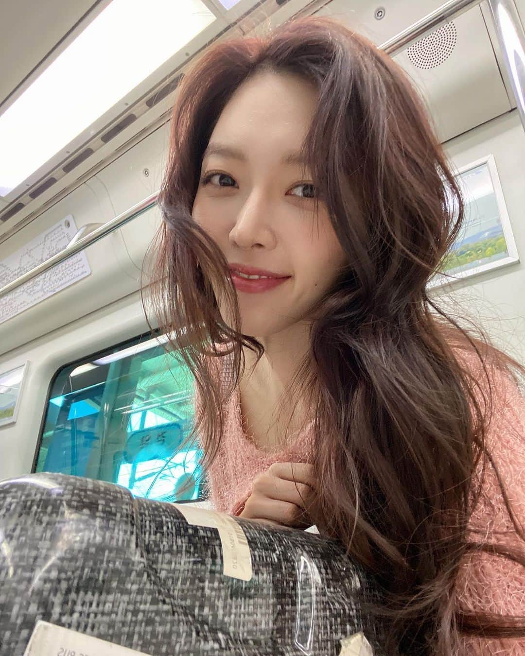 チャンミのインスタグラム：「🛫안녕🛫 🧳떠나자-!🧳」