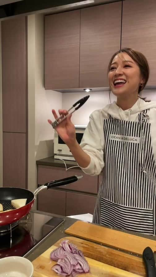 chayのインスタグラム：「Musicooking👩‍🍳✨ エスニック料理🦐  #musicooking  #エビトースト #ヤムウンセン」