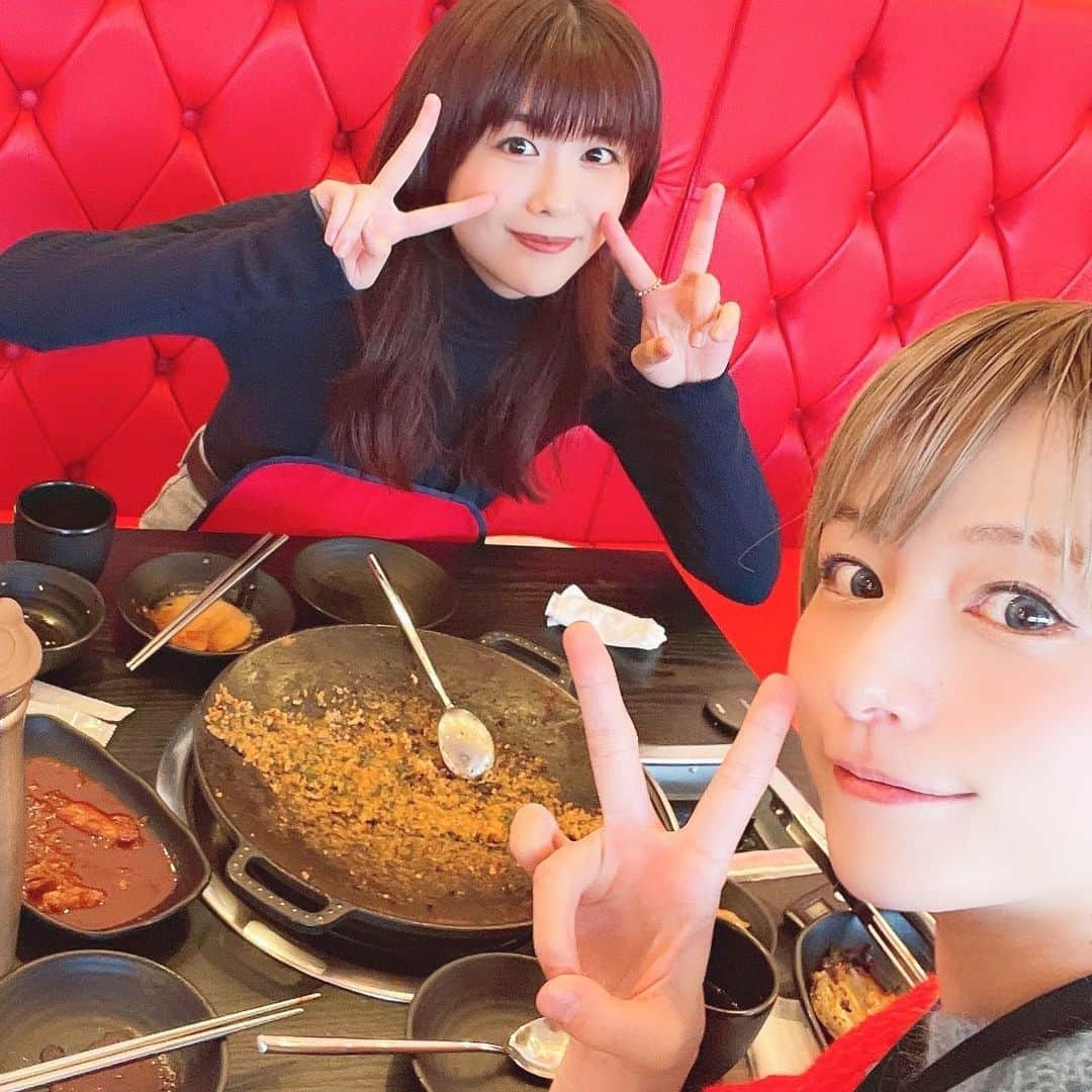 宮島咲良のインスタグラム：「ㅤㅤㅤㅤㅤㅤㅤㅤㅤㅤㅤㅤㅤ 仲良ち玲奈ちと#チュクミ 食べた時の！ うますぎるイイダコ🐙 締めの#アルマ二チャーハン も絶品であった！！ タコおいしいよねタコ ちなみにこの2人は競馬がきっかけで仲良くなったわけじゃなくてもっと前からなのよ、よく間違われるけど。 #ホンスチュクミ新宿歌舞伎町店」