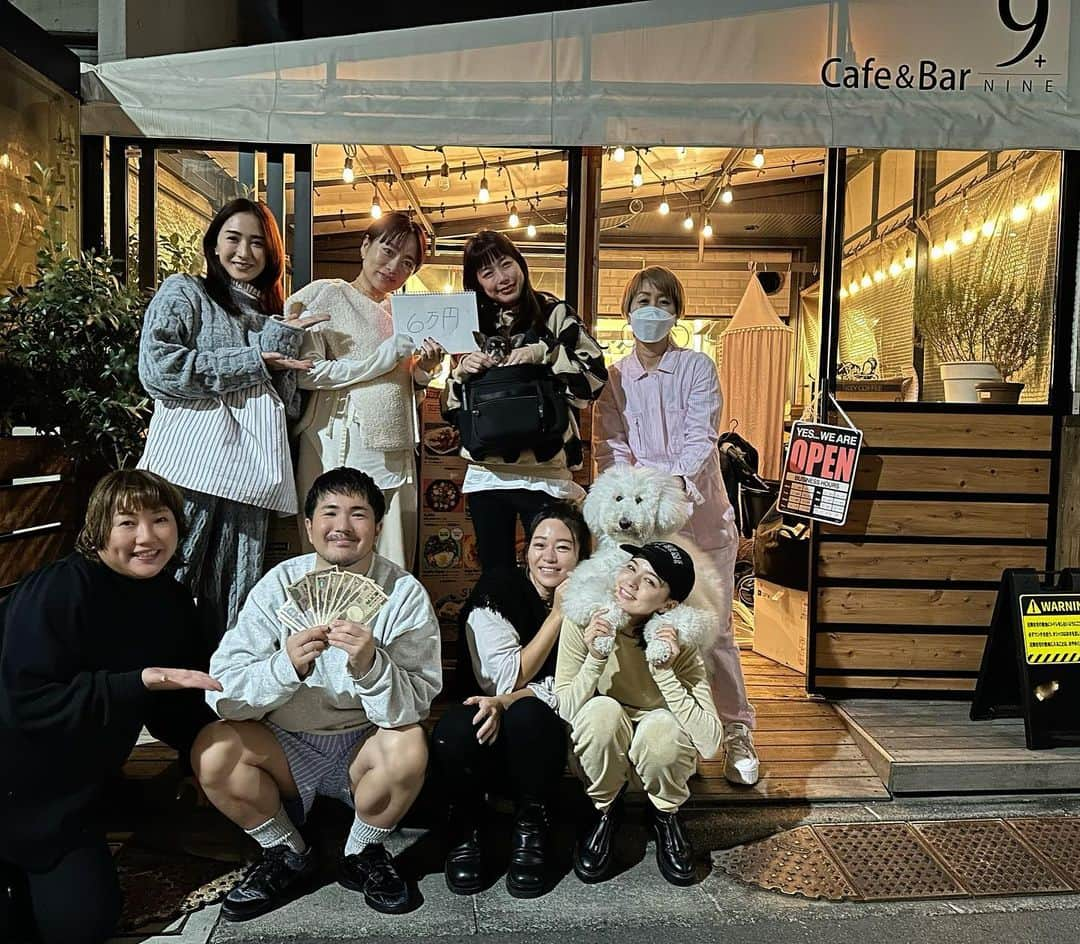 桐山マキのインスタグラム：「. CHARITY FLEAR MARKET 🐺  本日 沢山のご来場ありがとうございました♡  @nine9yoyogi  さん いつもテラスを無償でお貸し下さり有難うございます♡  今回 @naokotani___  のお声がけで参加させて頂き ステキなメンバーと ご来場頂いた 皆様のご協力により  六万円のご寄付をさせて頂きます♡  📢 @save.the.animals385  @rescue_dog_cat  愛犬のお里 2団体さんへ 三万円づつのご寄付をさせて頂きます！  前回の　@wolf__lady__  の チャリティーフリマにも参加してくれた 本当にステキなメンバーです♡  #japan #charityfleamarket  #ご来場ありがとうございました」