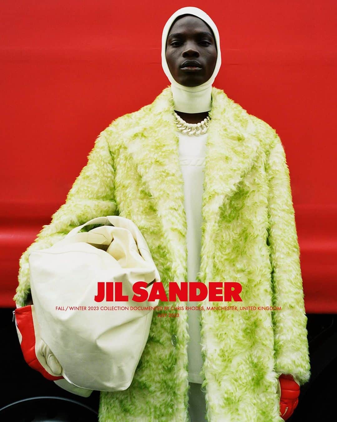 ジルサンダーのインスタグラム：「#JILSANDER  Fall/Winter 2023 campaign documented by Chris Rhodes, Manchester, United Kingdom, July 2023 @chris.rhodes   Now available online and in selected stores #JilSanderbyLucieandLukeMeier」