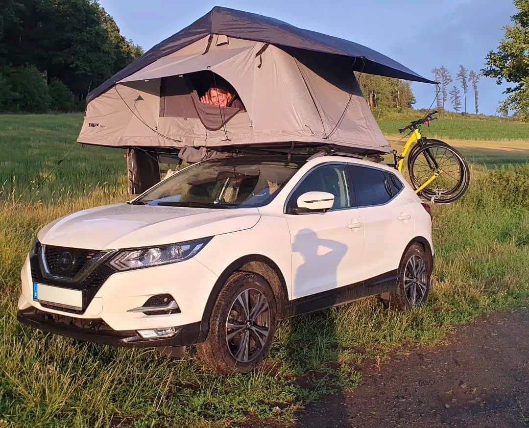 Nissanのインスタグラム：「No hotel in the world will ever be as fun as camping in your Nissan Qashqai 🏕️ ​  📸: @tretroller_bergstrasse​  #Nissan #MyNissanAdventure #Adventure #Camping #OffRoad」