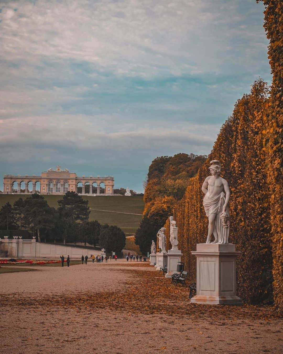 Wien | Viennaのインスタグラム：「Spend your weekend surrounded by the warm colours of autumn in Vienna. 🥰🍁🍂 by @missviktoriascarlett #ViennaNow  #vienna #wien #vienna_austria #viennagoforit #ilovevienna #autumn #schönbrunn #schlossschönbrunn #wienliebe #travelgram #traveleurope #travelphotography #autumn #herbst #herbstliebe」