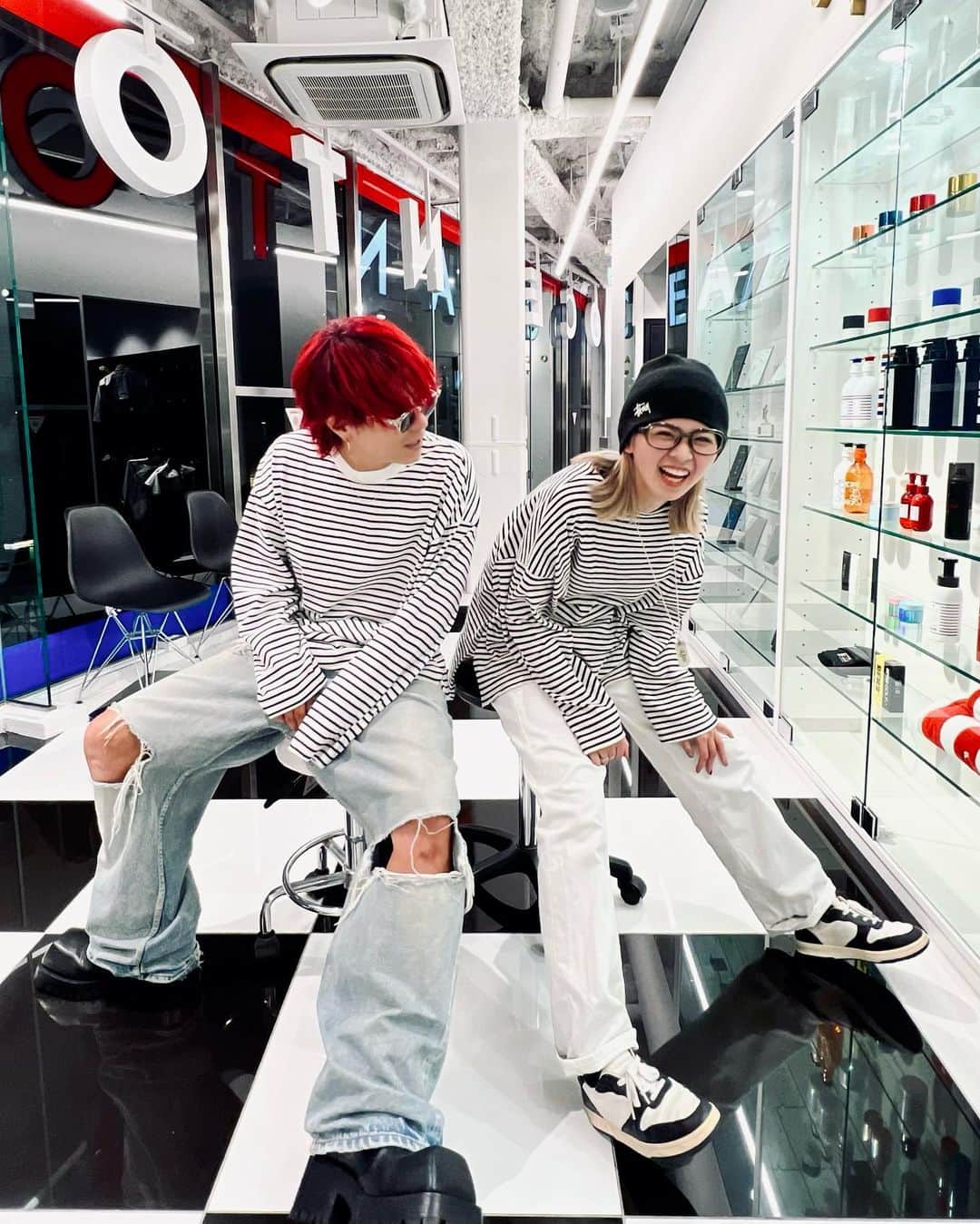 のインスタグラム：「たまたまかぶったボーダー記念🤣💈 #爆売れスタイリスト #堀口美咲」