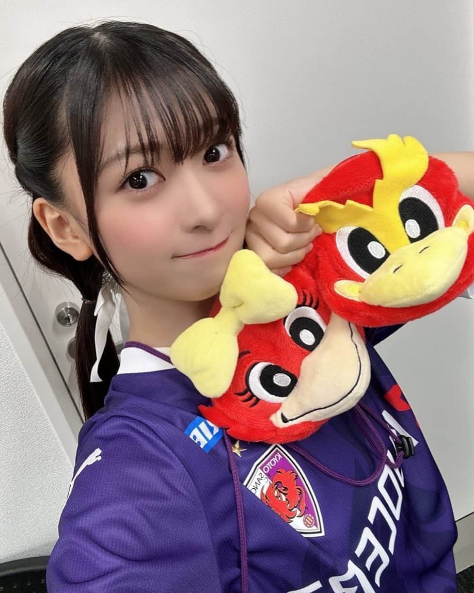 鈴原希実のインスタグラム：「Jリーグ×ラブライブ！シリーズコラボ⚽ ありがとうございました✨   #京都サンガ F.C.とのコラボ試合にお越しくださったあなた！ 本当にありがとうございます🙇‍♀️💓  サッカーの試合を生で観戦させて頂くのは初だったのですが、迫力満点で…！😭👏 プライベートでも観戦したくなりました！ #lovelive」