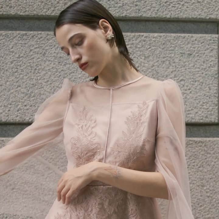 celford_officialのインスタグラム：「【Yumi Katsura for CELFORD】 ⁡ 「進化し続ける大人のオケージョンドレス」 ⁡ なめらかな光沢のあるチュールに、繊細な パネル刺繍を施したエンブロイダリードレス。 ⁡ 彗星蘭をモチーフにした刺繍が ファーストレディのような品格を感じさせます。 ⁡ 袖には大胆なスリットを入れ、 二の腕が華奢に見えるシルエットに。 ⁡ チュールと裏地の間には、 硝子のように輝くオーガンジーを挟み スカートが揺れるたびに上品な光を放ちます。 ⁡ 【Yumi Katsura for CELFORD】 エンブロイダリーチュールドレス ¥53,900 ⁡ ⁡ 数量限定のため、どうぞお早めに。 ⁡ ⁡ #CELFORDAW23 #celford #セルフォート　゙」
