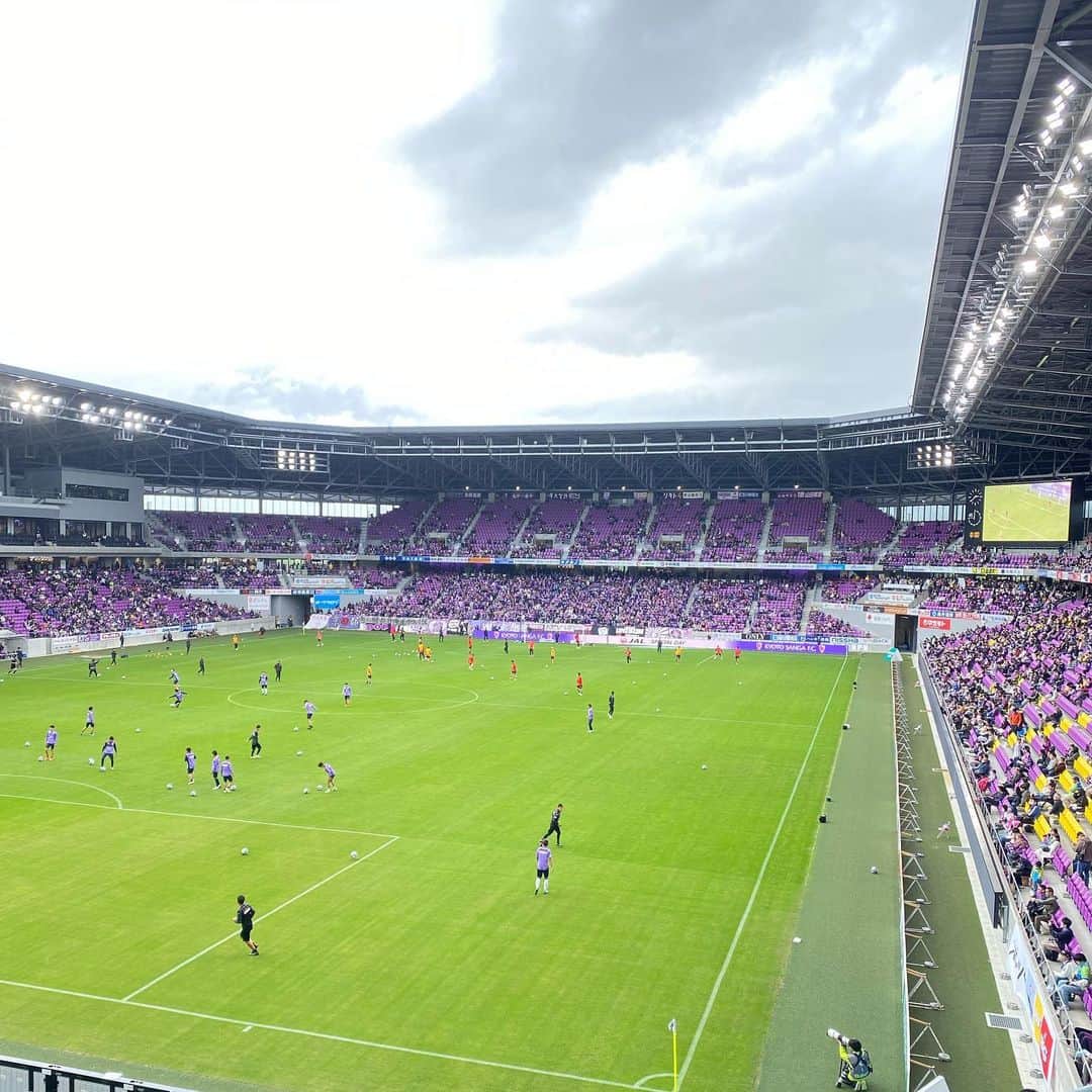 服部円のインスタグラム：「京都サンガの応援に！📣⚽️ キレイで見やすいスタジアムだった🏟️☺️  #服部京都観光」