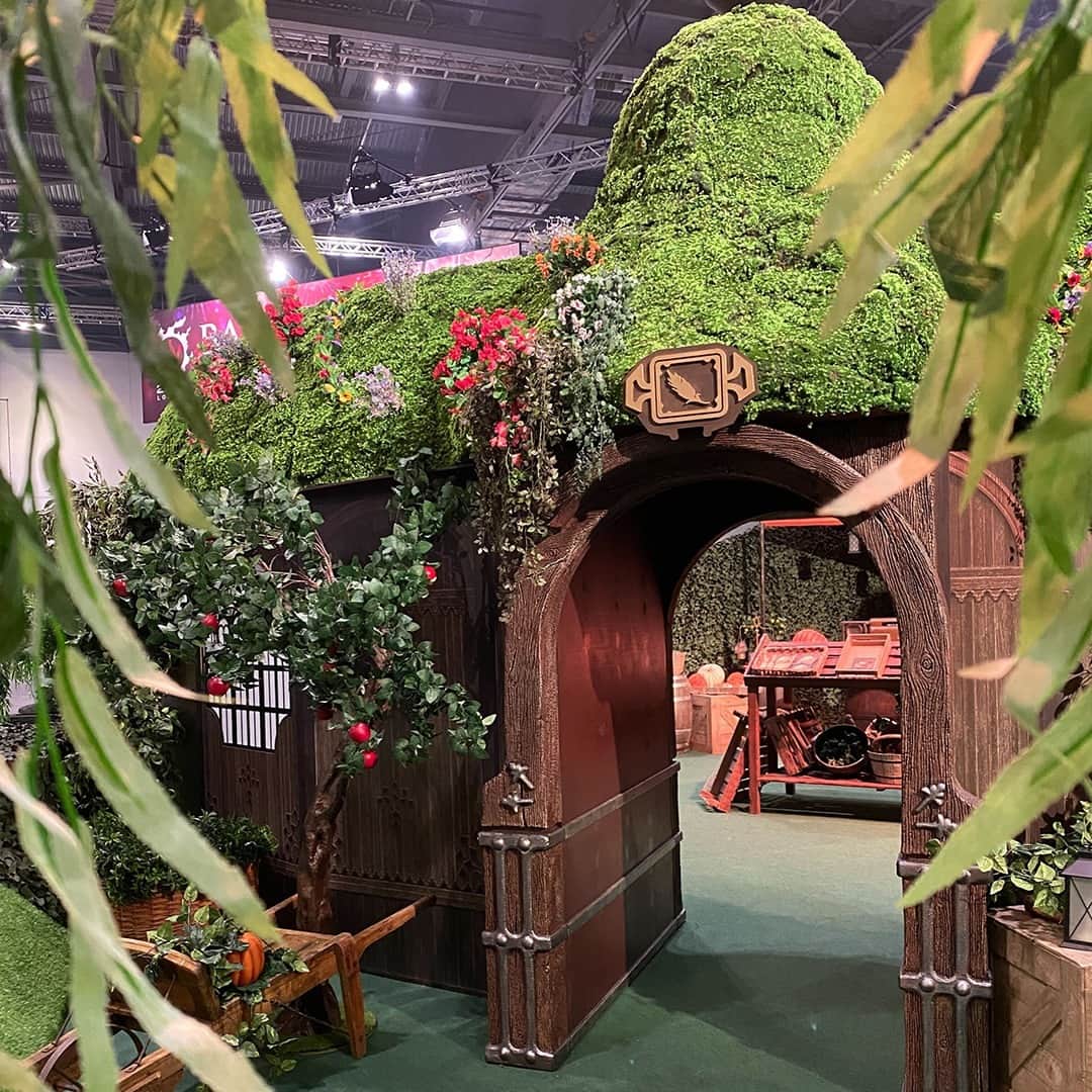 FINAL FANTASY XIVさんのインスタグラム写真 - (FINAL FANTASY XIVInstagram)「Immerse yourself in the city-states of Eorzea at the Fan Festival 2023 in London!⁣ ⁣ #FF14 #FFXIV #excellondon」10月21日 23時45分 - ffxiv