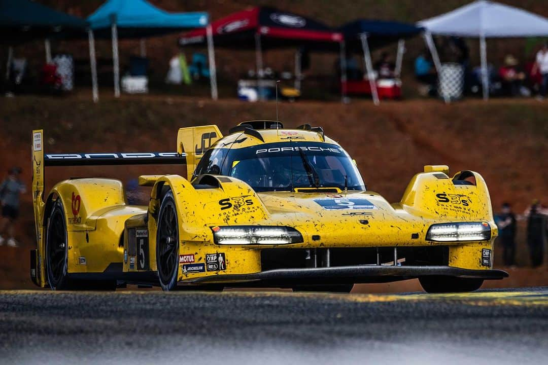 ジェンソン・バトンさんのインスタグラム写真 - (ジェンソン・バトンInstagram)「1 week since I raced this beast at Petit Lemans.  Who loves a dirty race car?  @jdcmotorsports」10月21日 23時46分 - jensonbutton