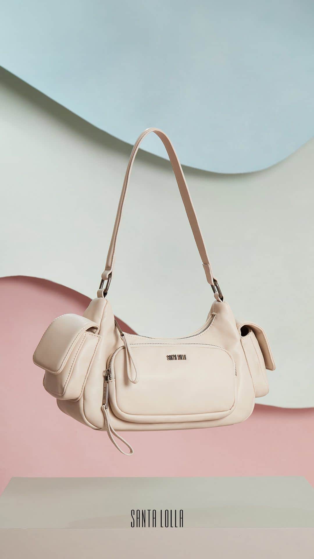 Santa Lollaのインスタグラム：「A linha SL Handbag é revisitada na cartela candy color que é hit da temporada e ainda ganha update com a estética comfy do acabamento puffer. Muito fofas - literalmente! #santalolla #santalollaverao24 #SLhandbags」