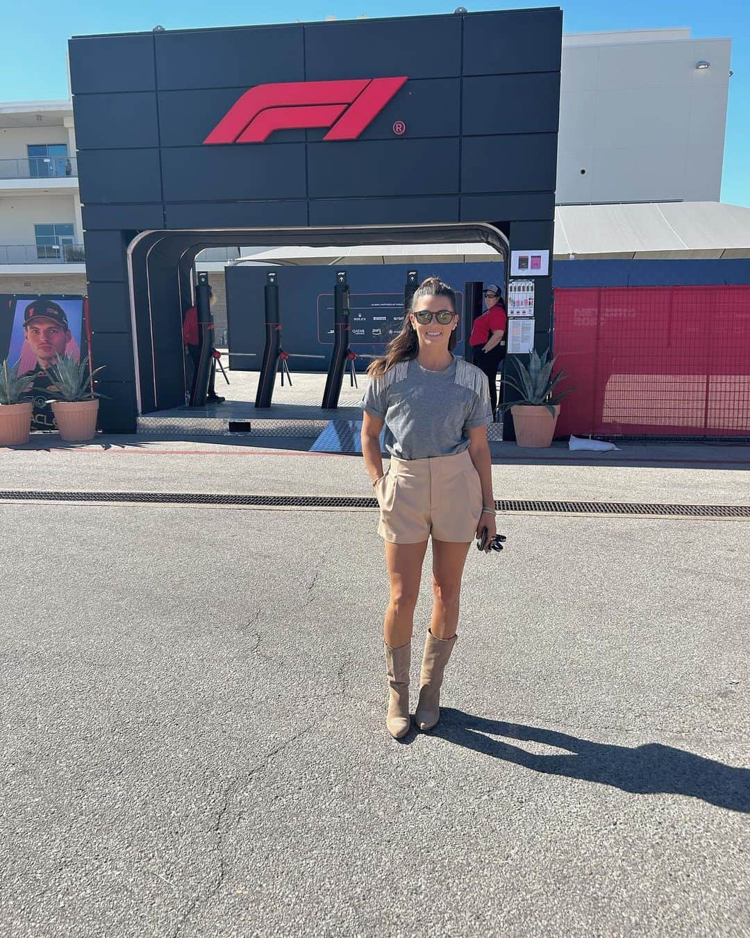 のインスタグラム：「Keep it weird Austin!!!! And fast…. Two races this weekend with a sprint race Saturday and normal race on Sunday! 🏎️ 🏁」