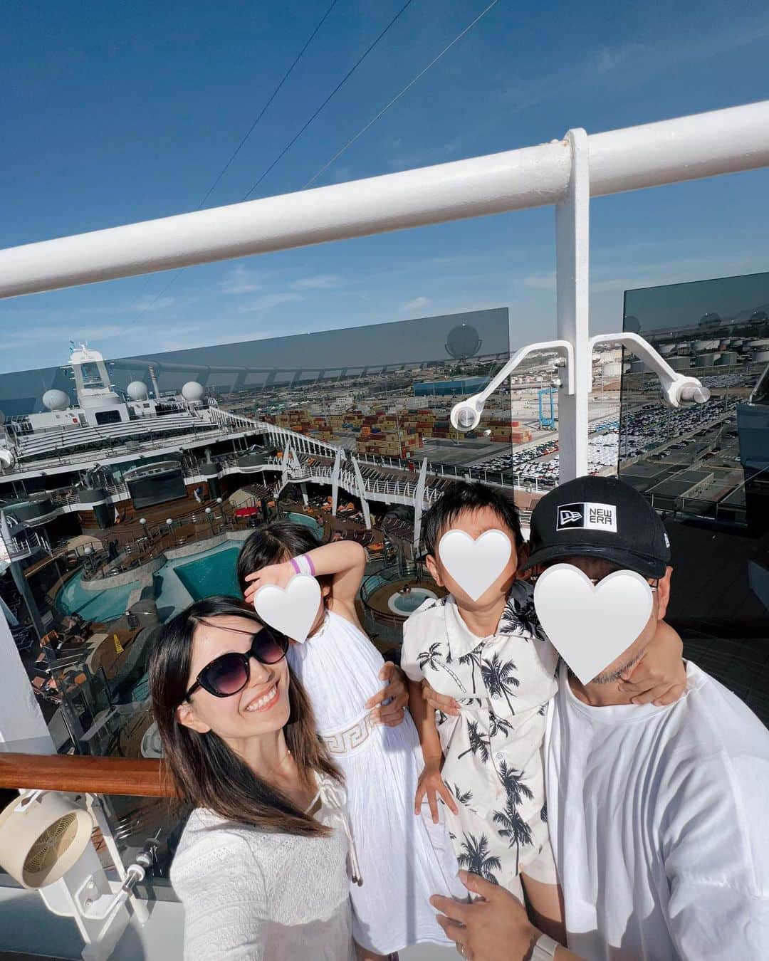 Remiさんのインスタグラム写真 - (RemiInstagram)「transfered to our 3rd cruise ship🌍🛳🍸 3つ目のクルーズで西地中海を巡っています🇮🇹🇪🇸🇲🇦 イタリアのクルーズ船だから、雰囲気が変わって西欧リゾート気分🌴 今回は船で過ごす時間が長いので、お部屋→レストラン→キッズクラブ→プールを日々巡っています。 子供たちが日々キッズクラブを楽しむ間、のんびり過ごす時間が増えました🍷 お気に入りはサンセット後のジャグジータイム♨️  そんな私はただいま船酔い中🌊笑 まだまだ船旅は続くので気をつけてきます🥹  ------------ ⚓️ @msccruisesofficial  🛳  #mscdivina  👨‍👩‍👧‍👦 @hh.channel2023  🗓 2023.10.13-24   #クルーズ旅  #MSCクルーズ #ヨーロッパクルーズ #地中海クルーズ #子連れクルーズ #子連れ旅行 #子連れ世界一周 #世界一周中 #世界一周旅行 #worldroundtrip #msc #mediterranean #mediterraneancruise #msccruises #cruise #cruiselife #familycruise #remi_world2023」10月21日 23時55分 - remi_912