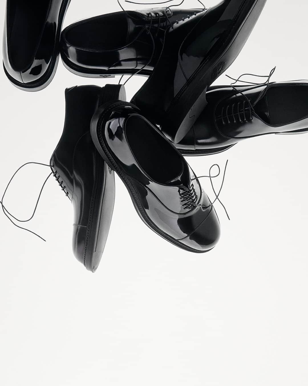 Armani Officialさんのインスタグラム写真 - (Armani OfficialInstagram)「An indissoluble link. A collection of high-quality Made-in-Italy footwear ideal for your businessman looks. Discover more at the link in bio.」10月22日 0時00分 - emporioarmani