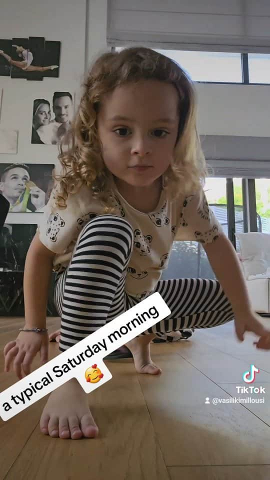 バシリキ・ミロウシのインスタグラム：「Let's move with us! #saturday #morning #toddlers #momlife」