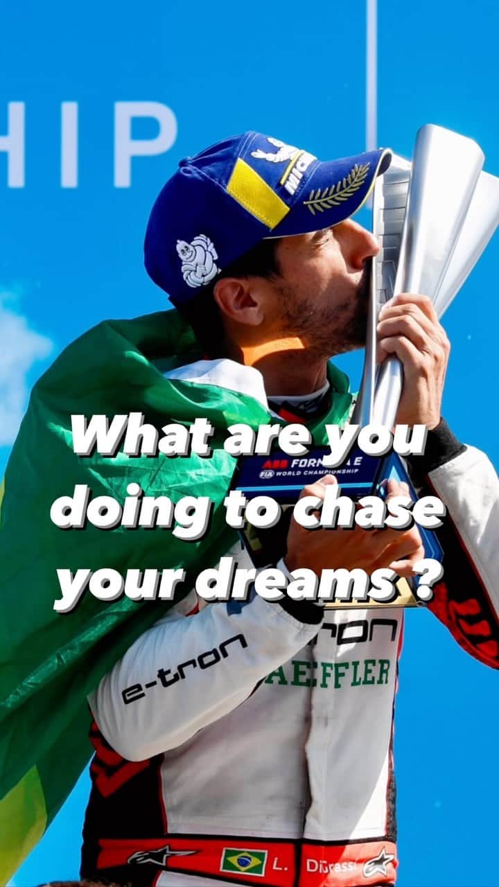 ルーカス・ディ・グラッシのインスタグラム：「Chase your dreams   #workhard #resilience #focus」