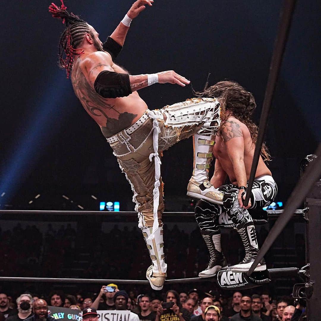 ランス・アーチャーのインスタグラム：「Keep your Chin up kid!  @aew @aewontv #aewdynamite #lancearcher #murderhawkmonster」