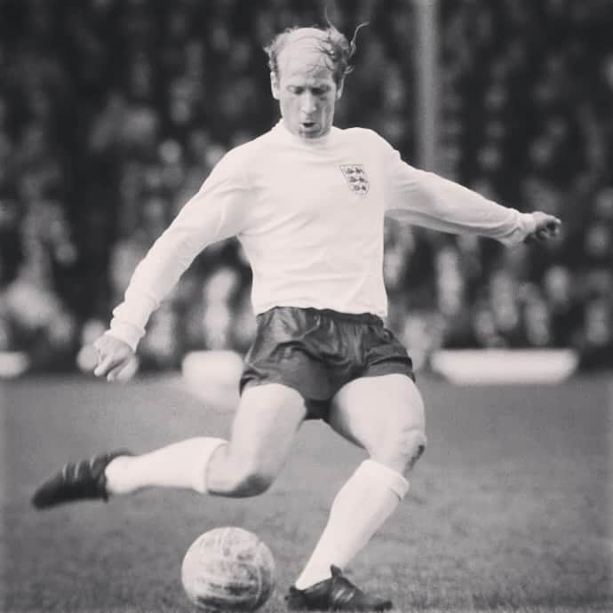 F2Freestylersさんのインスタグラム写真 - (F2FreestylersInstagram)「SIR Bobby Charlton. May you rest in peace. 😔  Our thoughts are with Sir Bobbys friends and family. 🙏」10月22日 0時11分 - thef2