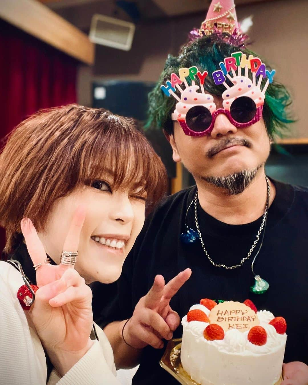 ナノのインスタグラム：「HAPPY BIRYHDAY to one of the most talented, kindest, coolest, greenest bassists in the entire world.  Keep Rocking On. NANO」